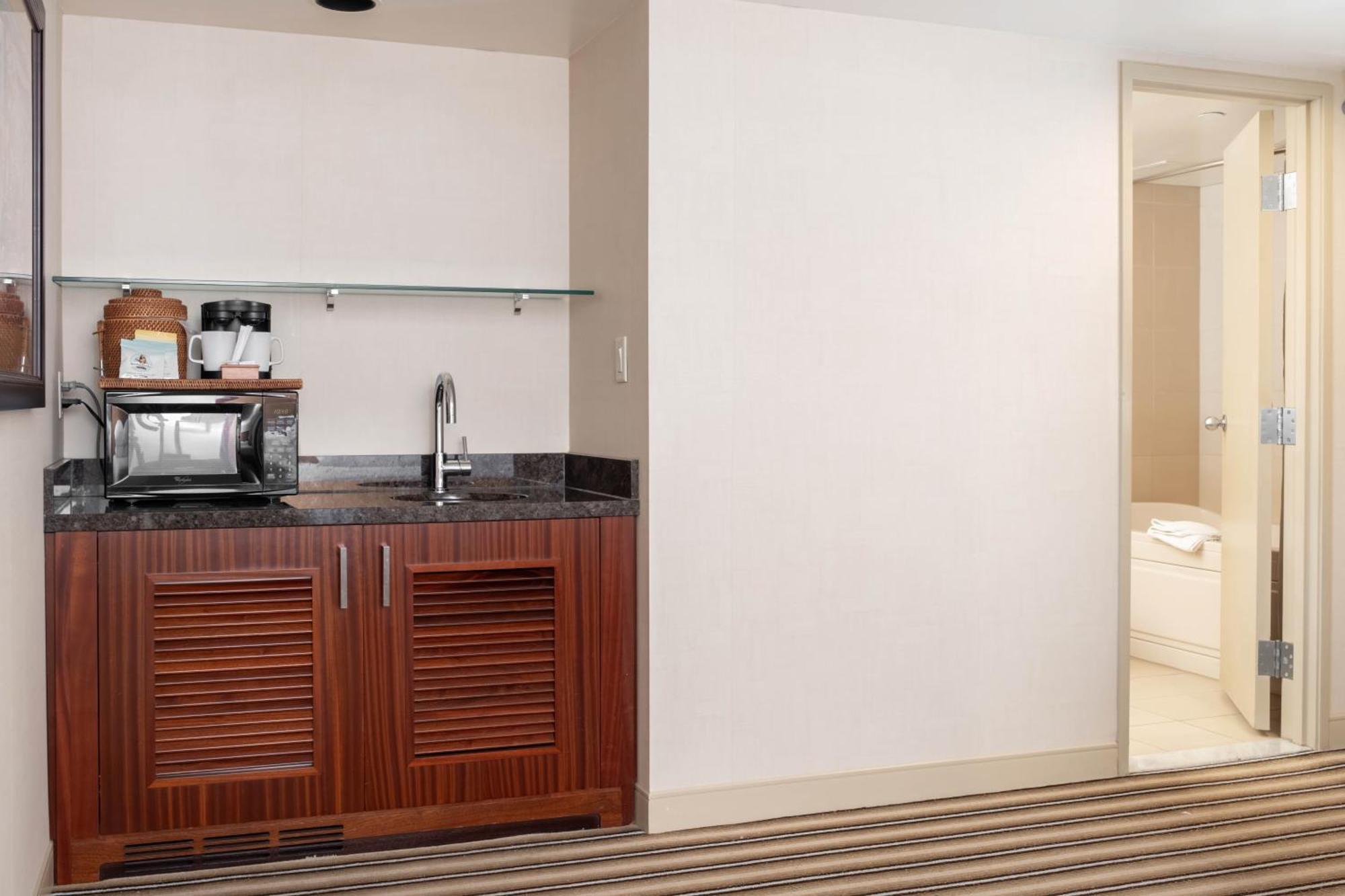 Maui Coast Hotel Кихей Экстерьер фото